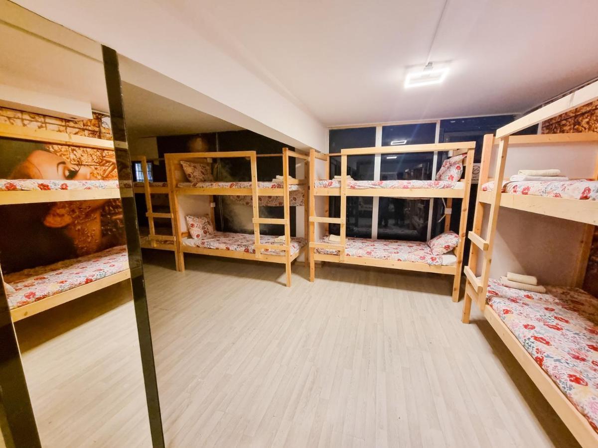 לרנקה Unique City Hostel 100 Meters From Beach מראה חיצוני תמונה