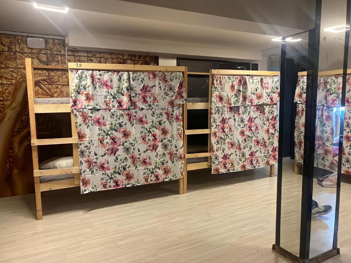 לרנקה Unique City Hostel 100 Meters From Beach מראה חיצוני תמונה