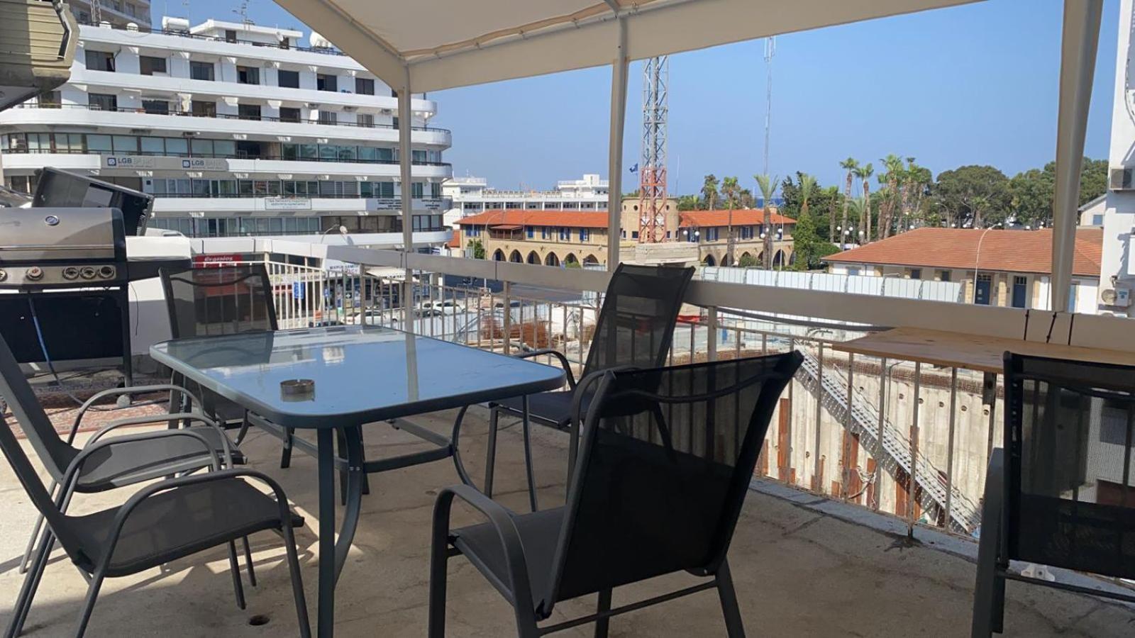 לרנקה Unique City Hostel 100 Meters From Beach מראה חיצוני תמונה